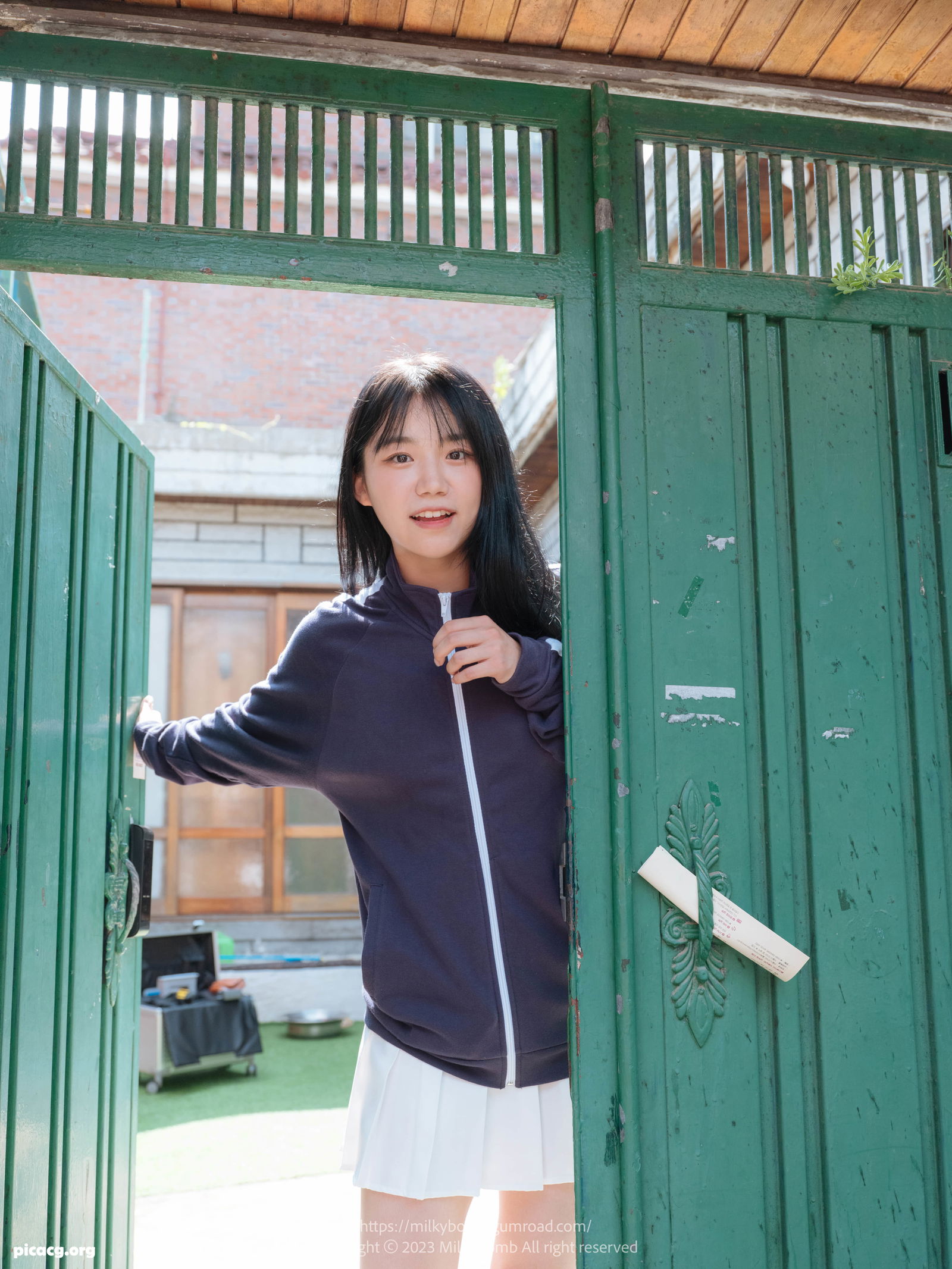 Yui NO.003 MilkyBomb Yui Vol.002 part 01 Tracksuit (유이 체육복) [103P 1.16GB] - 在线看可下载原图